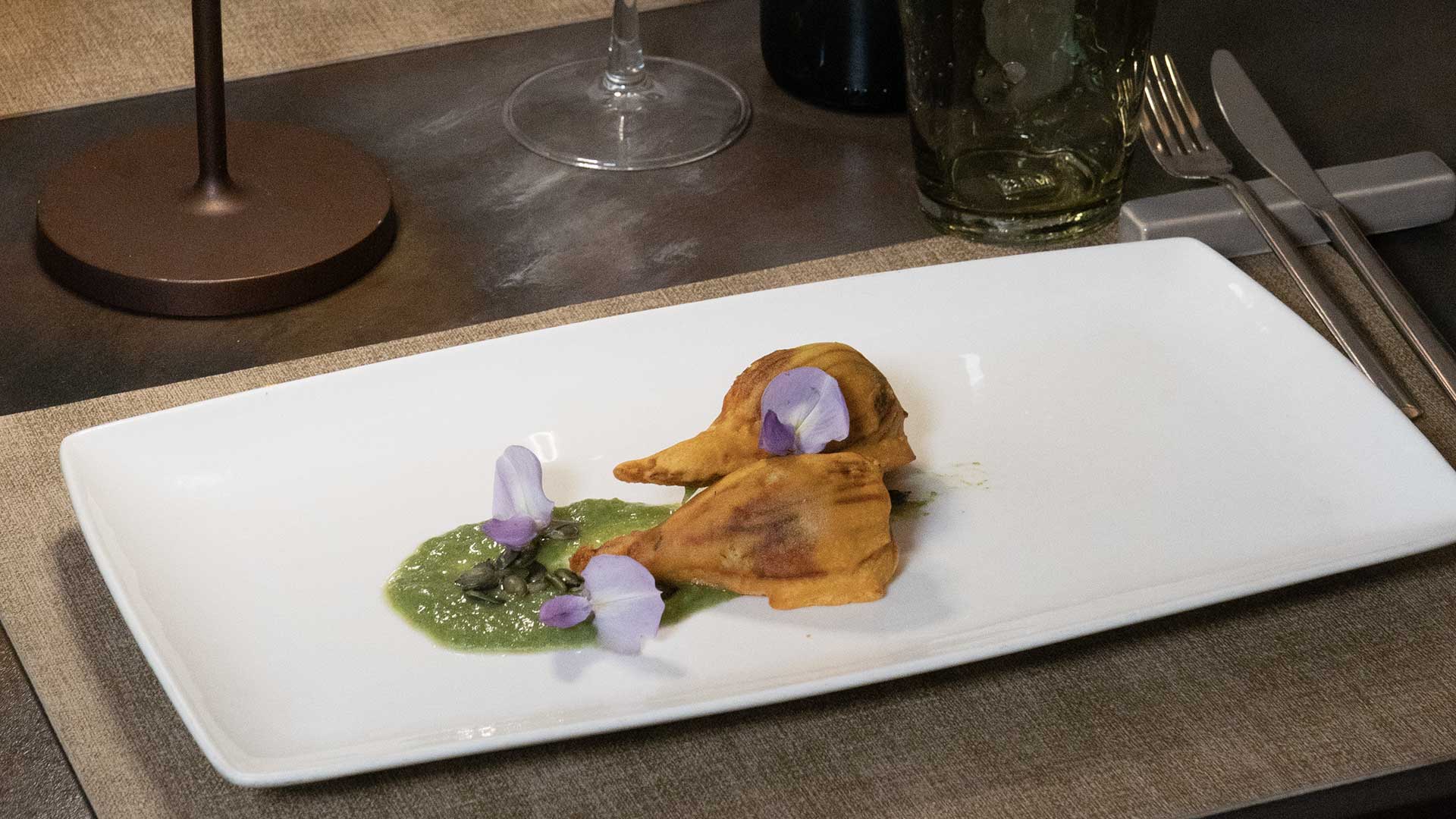 un anti-manifesto gastronomico che racconta l’identità GingerGi tra cucina vegetale contemporanea, piacere, creatività e libertà.