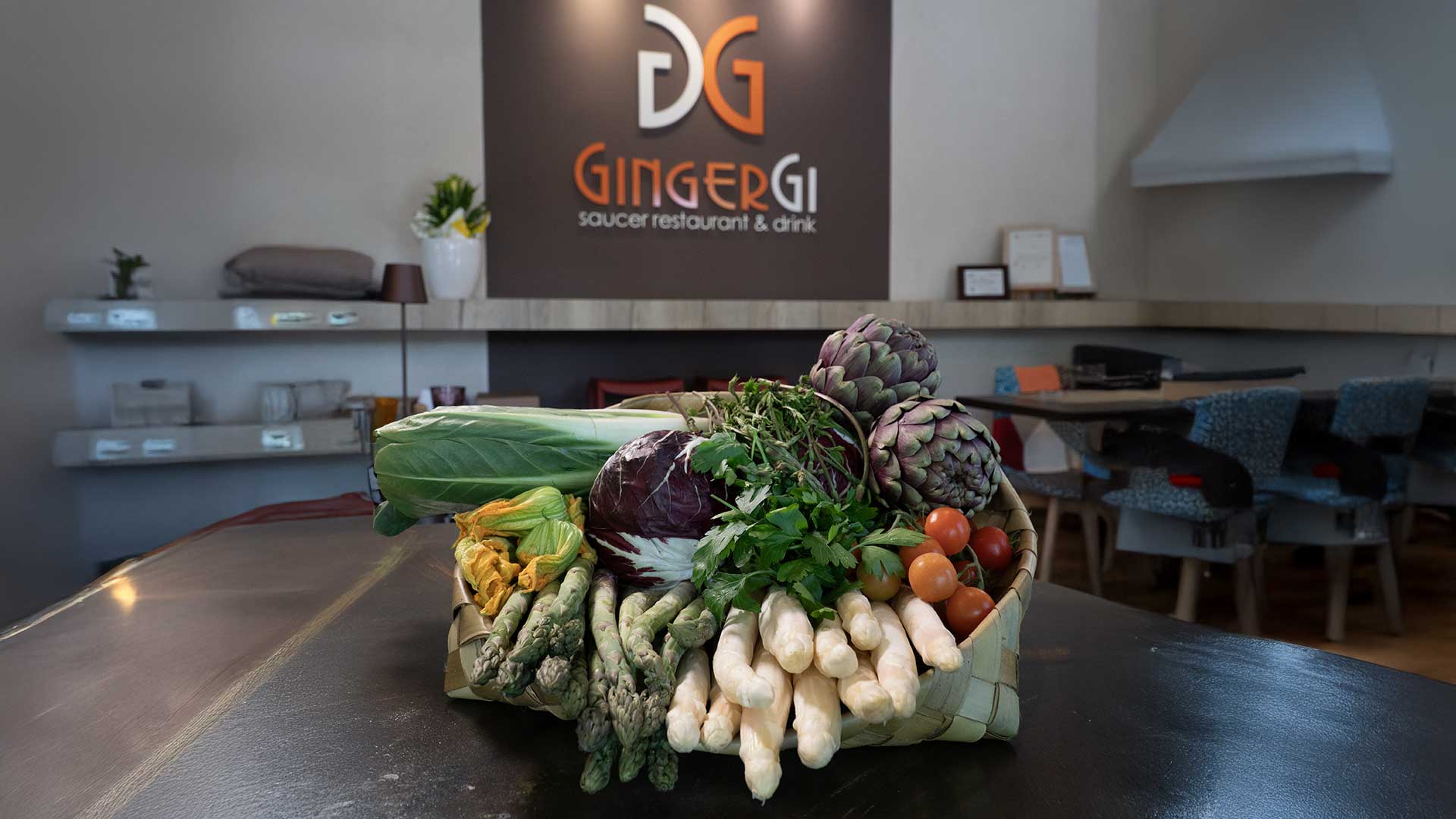 Scopri cosa significa vivere l’esperienza GingerGi: cucina vegetale contemporanea, piatti creativi e un modo diverso di stare a tavola, tra gusto, leggerezza e condivisione.